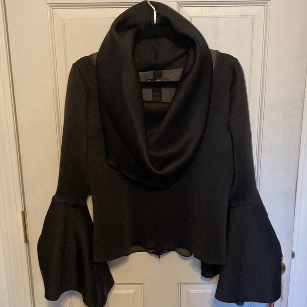 Courtney Washington GORGEOUS Scuba Black Top